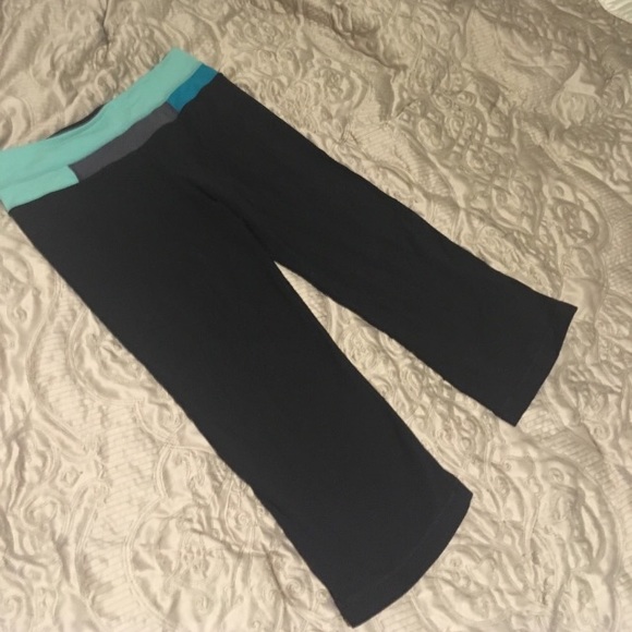 Lululemon nice capris - Picture 3 of 7
